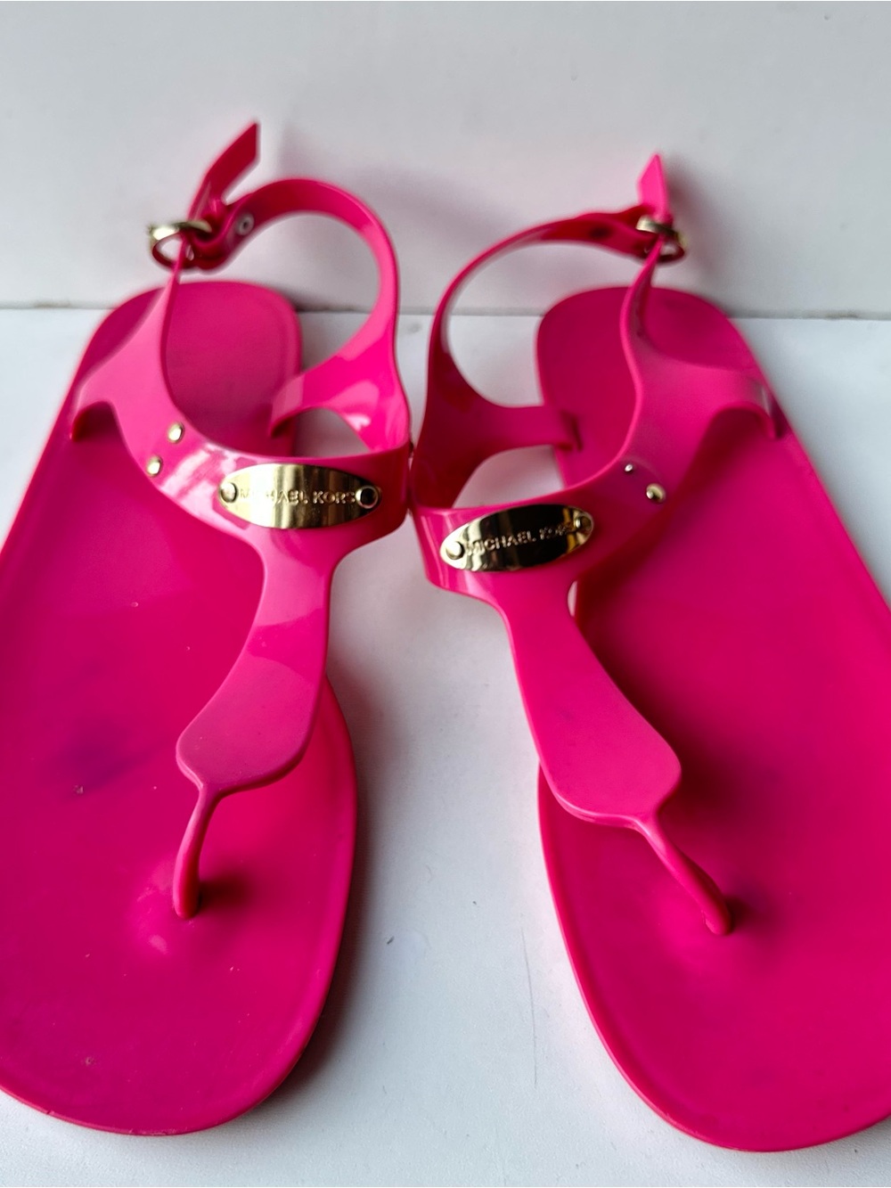 Michael Kors Hot Pink Jelly T-Strap Flat Sandals Slingback Gold Plate Size 10